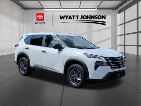 Used 2025 Nissan Rogue S AWD/4WD image 7