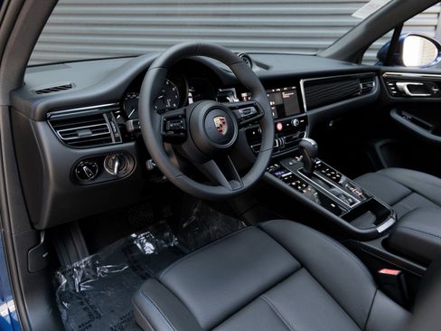 New 2025 Porsche Macan image 4