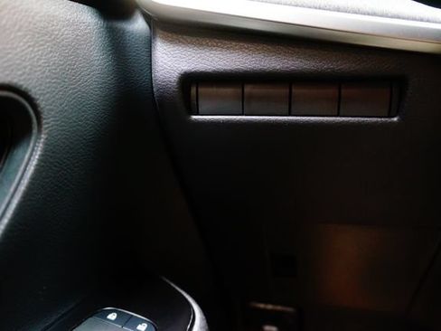 Certified 2025 Nissan Kicks SV AWD/4WD image 28