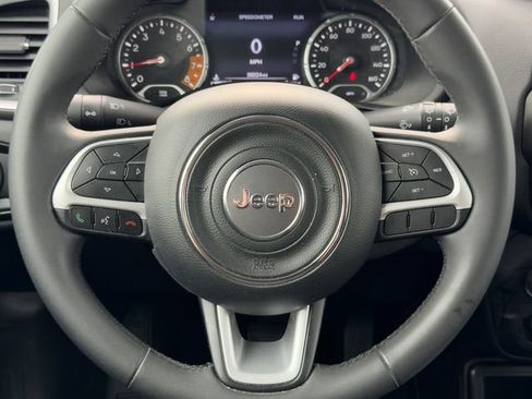 Used 2021 Jeep Renegade Latitude FWD image 26