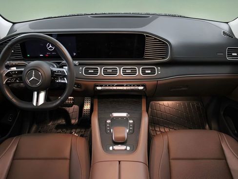 Used 2024 Mercedes-Benz GLS 450 4MATIC image 17