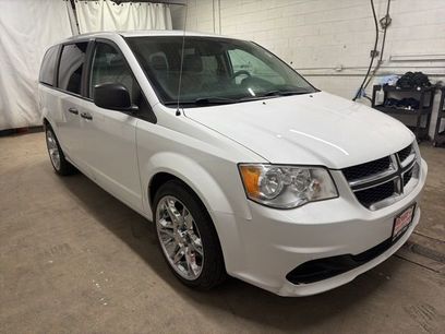Used 2019 Dodge Grand Caravan SE w/ UConnect Hands-Free Group