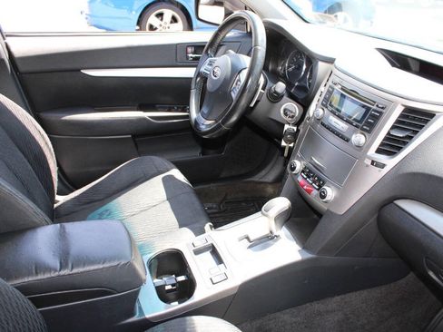 Used 2012 Subaru Outback 2.5i Premium w/ All-Weather Pkg AWD/4WD image 12