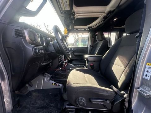 Used 2018 Jeep Wrangler Unlimited Sport image 9