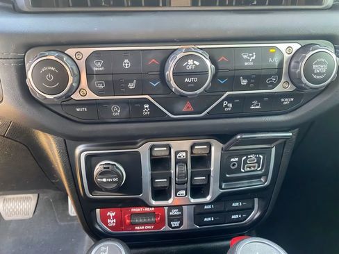 Used 2024 Jeep Wrangler Unlimited Rubicon w/ Safety Group AWD/4WD image 23