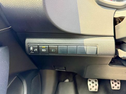 Used 2021 Toyota Corolla SE FWD image 32
