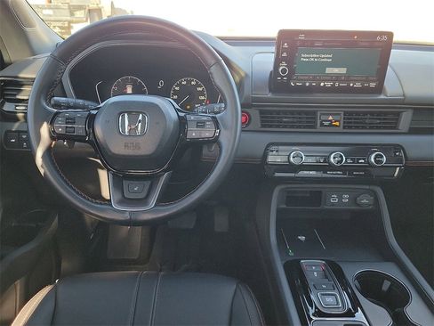 Used 2024 Honda Pilot TrailSport image 17