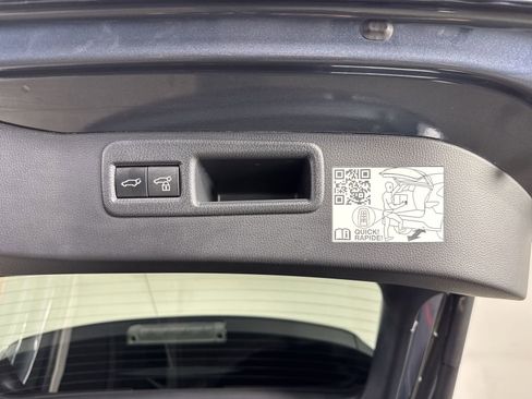 Used 2024 Toyota Venza LE image 33