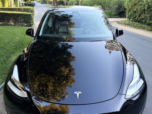 Used 2022 Tesla Model Y Long Range image 10