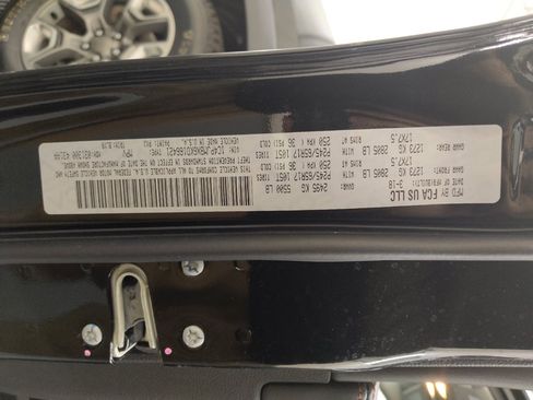 Used 2019 Jeep Cherokee Trailhawk AWD/4WD image 33