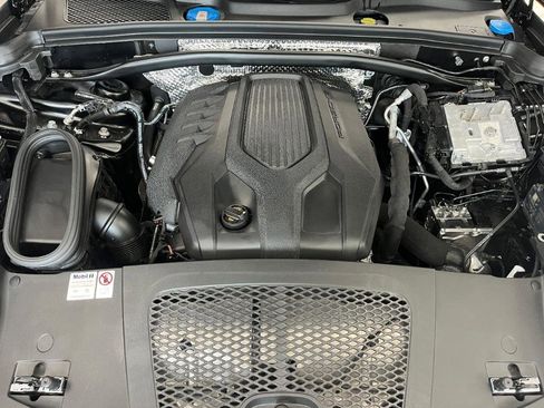Used 2024 Porsche Macan image 22