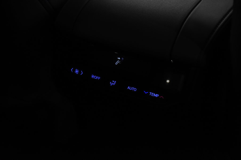 Used 2021 Toyota Highlander XLE AWD/4WD image 30