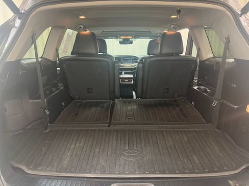 Used 2017 Toyota Highlander XLE AWD/4WD image 29