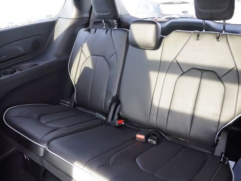 New 2026 Chrysler Pacifica Limited w/ S Appearance Package image 12