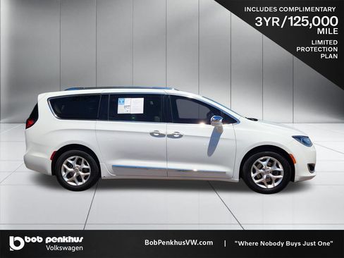 Used 2020 Chrysler Pacifica Limited FWD image 24