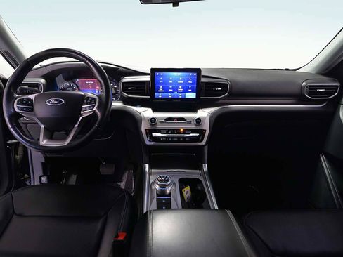 Used 2022 Ford Explorer XLT w/ Equipment Group 202A image 12