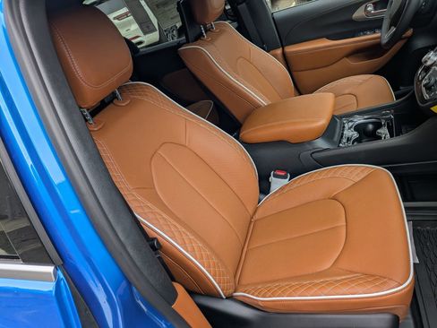 New 2026 Chrysler Pacifica Pinnacle FWD image 54