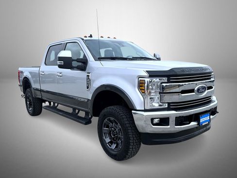 Used 2019 Ford F250 Lariat w/ Lariat Ultimate Package image 3
