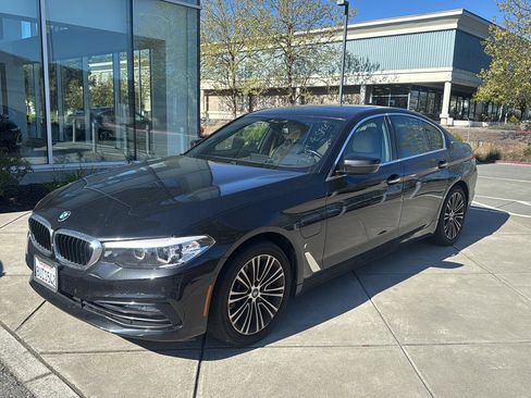 Used 2018 BMW 530e 530e iPerformance w/ Premium Package 2 image 1