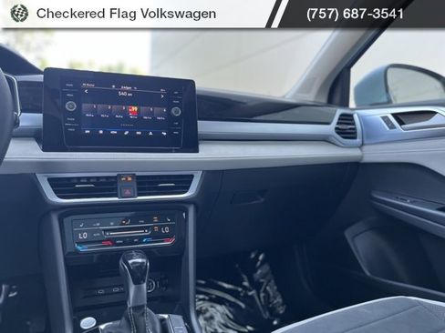 New 2025 Volkswagen Taos SE image 6