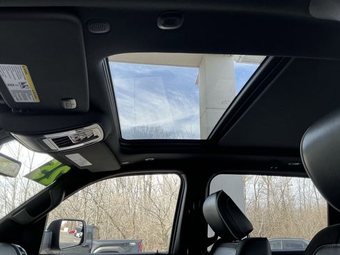 Used 2025 RAM 1500 Laramie w/ Night Edition image 17