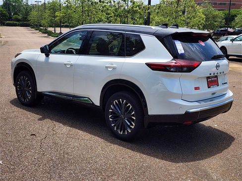 New 2025 Nissan Rogue Platinum w/ Tech Package image 5