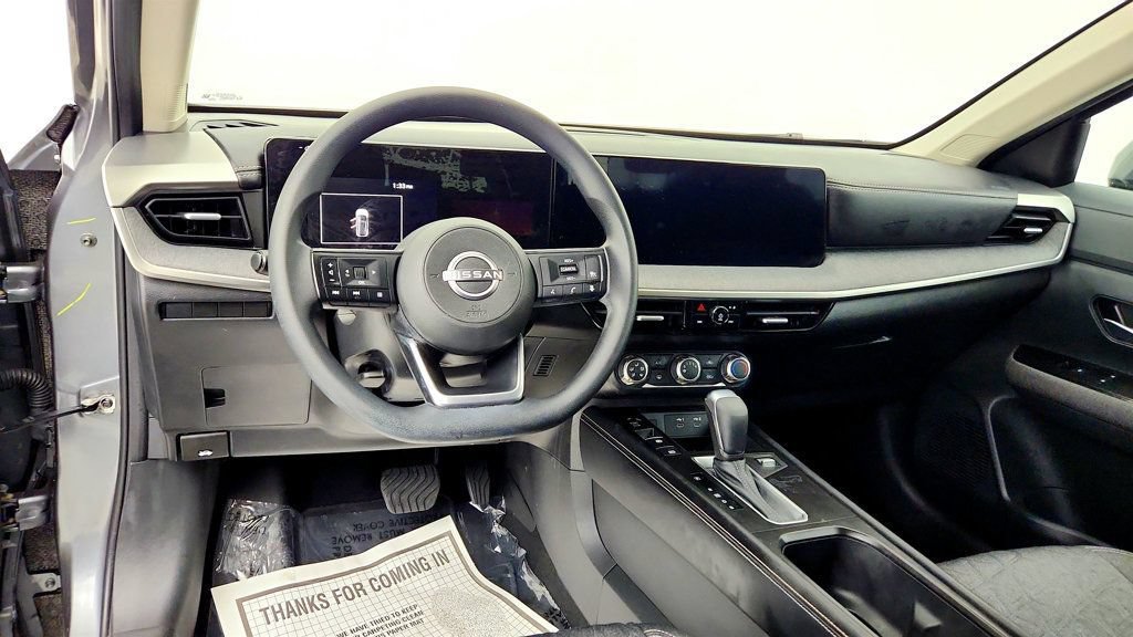 Used 2025 Nissan Kicks SV AWD/4WD image 12
