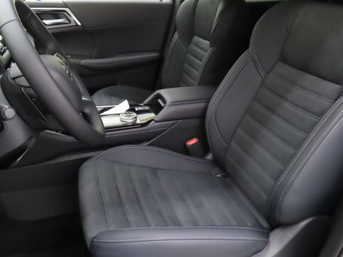 New 2025 Mitsubishi Outlander SE image 10