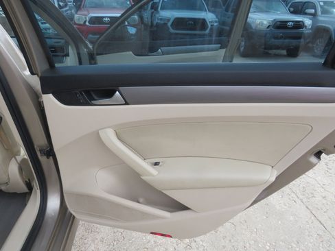 Used 2015 Volkswagen Passat TDI SE image 24