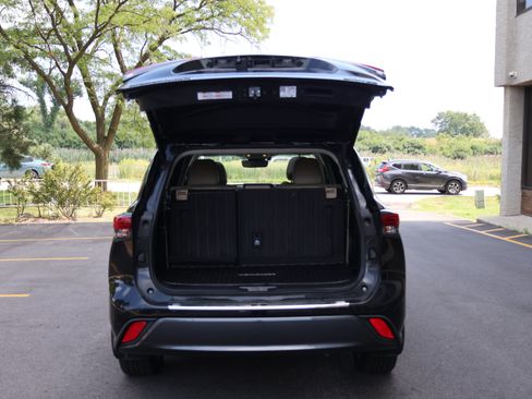 Used 2021 Toyota Highlander Limited AWD/4WD image 5