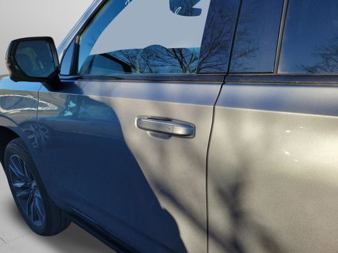 Used 2024 Cadillac Escalade Sport Platinum image 17