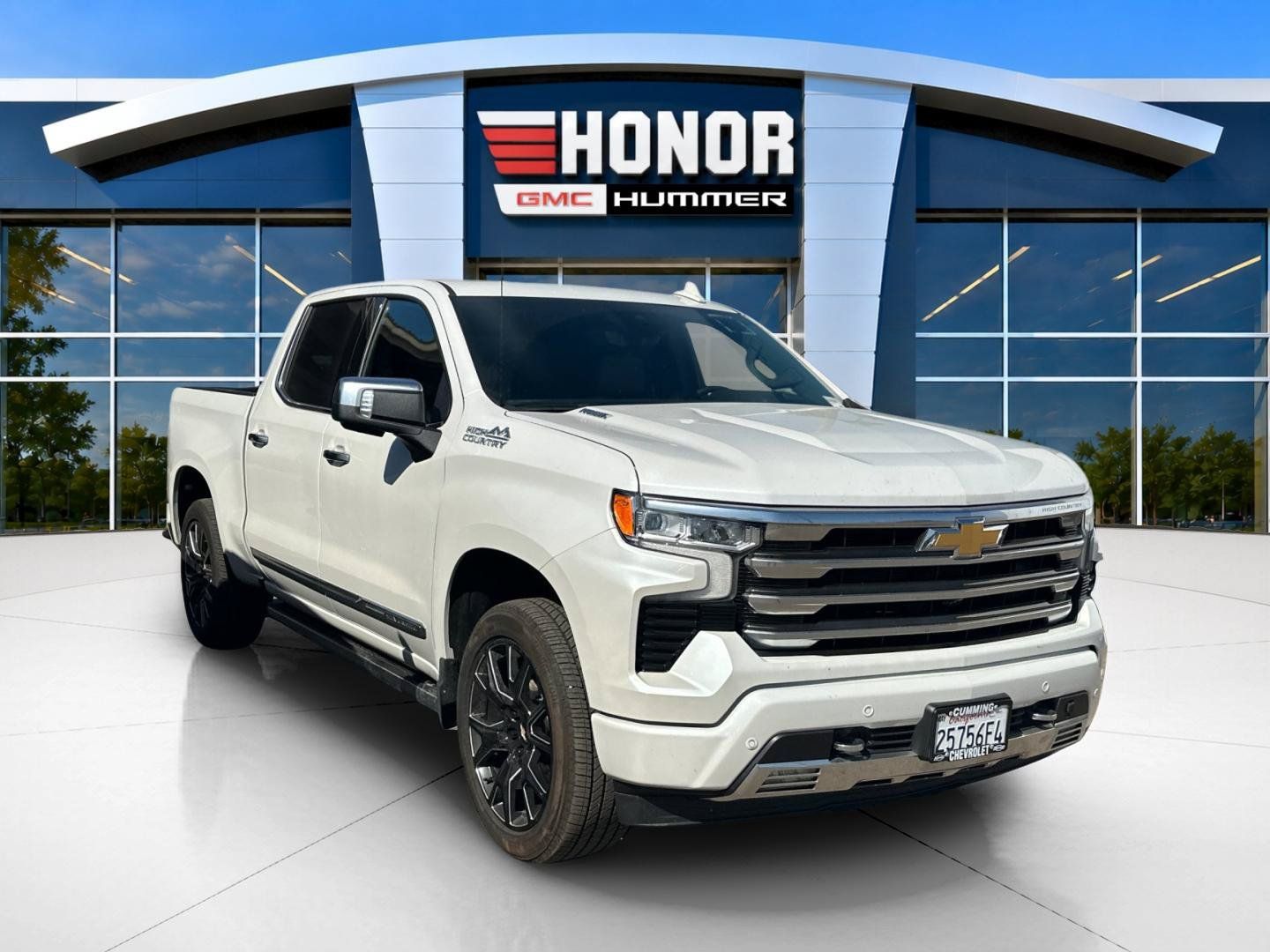 Used 2025 Chevrolet Silverado 1500 High Country w/ Technology Package AWD/4WD image 2