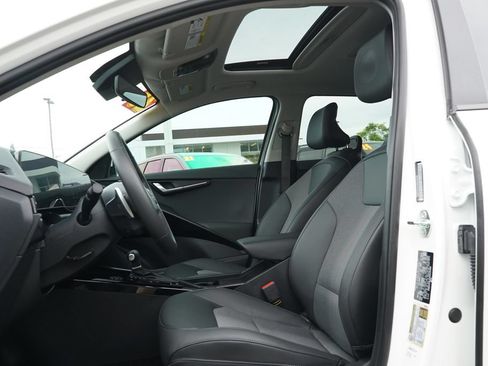 Used 2025 Kia Niro EX Touring FWD image 21