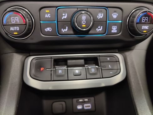 Used 2021 GMC Acadia SLT w/ Premium Package AWD/4WD image 26