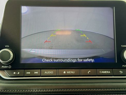 Used 2024 Nissan Rogue S FWD image 16