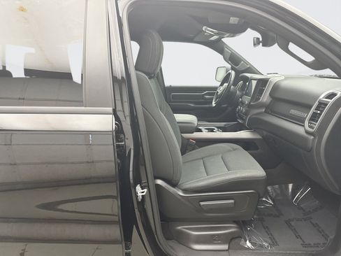 Used 2022 RAM 1500 Big Horn AWD/4WD image 16