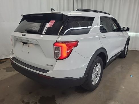 Used 2023 Ford Explorer XLT image 2
