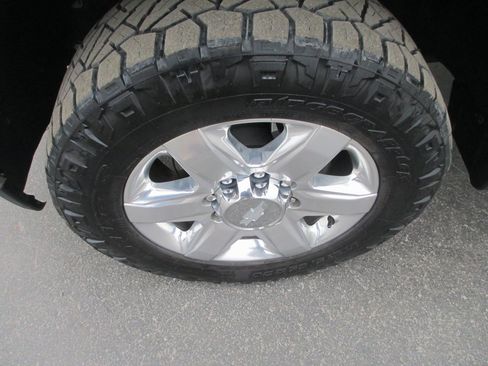 Used 2020 Chevrolet Silverado 2500 LTZ w/ LTZ Plus Package image 11