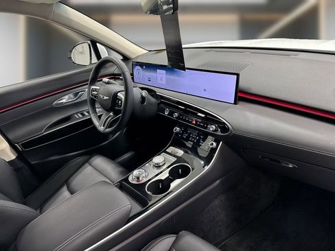 Certified 2026 Genesis GV70 2.5T image 7