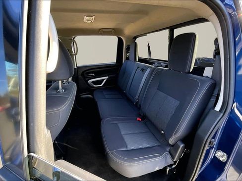 Used 2019 Nissan Titan SV image 19