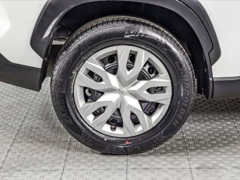 Used 2024 Toyota Corolla Cross L FWD image 22
