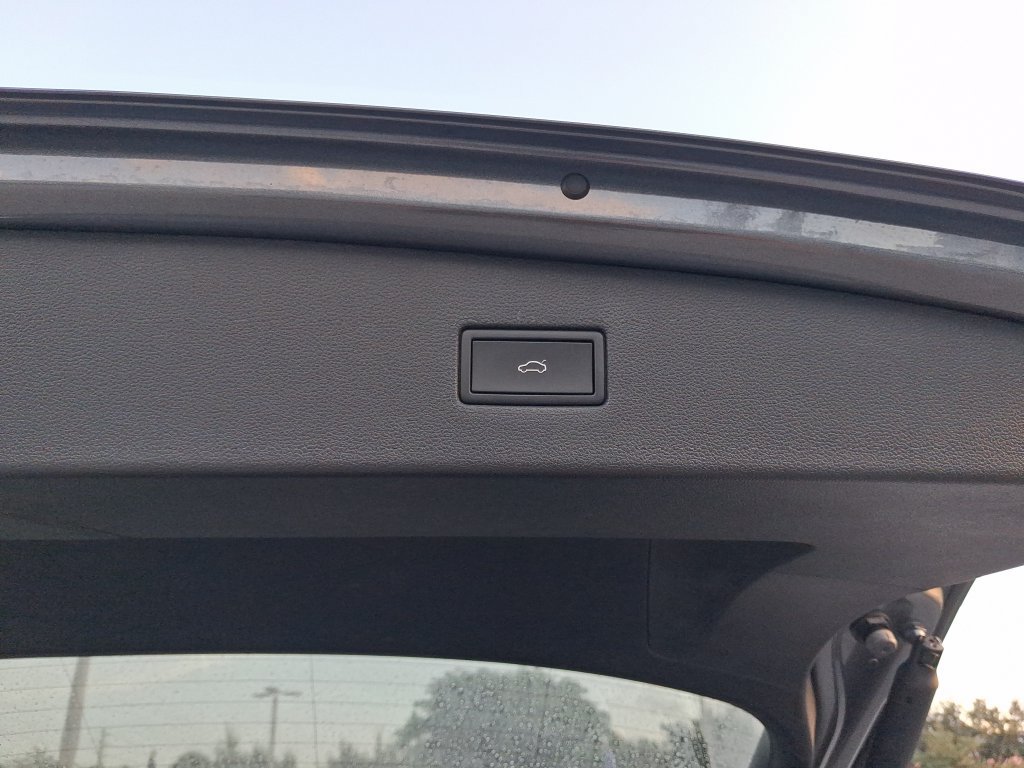 Certified 2024 Volkswagen Tiguan SE R-Line FWD image 15
