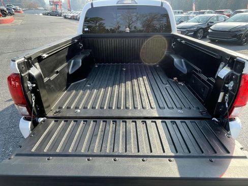 Used 2022 Toyota Tacoma SR5 w/ Technology Package image 11