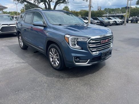 Used 2024 GMC Terrain SLT AWD/4WD image 8