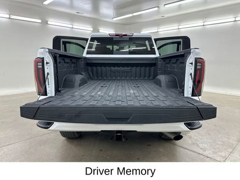 Used 2025 GMC Sierra 2500 AT4 w/ AT4 Premium Plus Package AWD/4WD image 27