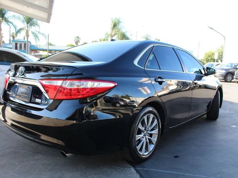 Used 2015 Toyota Camry XLE w/ Moonroof Package FWD image 5