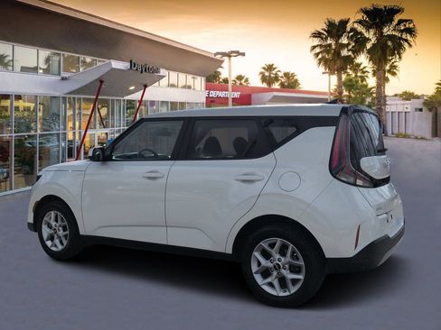 Used 2025 Kia Soul LX w/ LX Technology Package FWD image 5