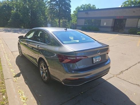 Used 2023 Volkswagen Jetta SE FWD image 6