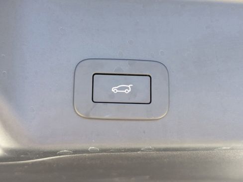 Used 2023 Land Rover Range Rover Evoque R-Dynamic S AWD/4WD image 12