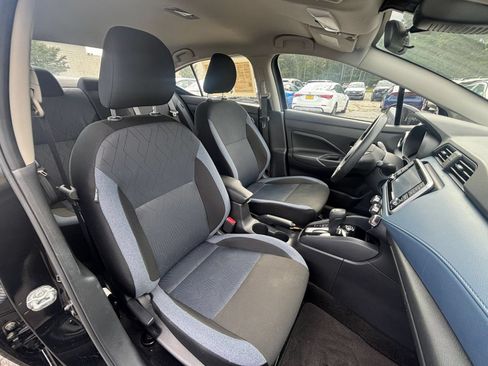 Used 2025 Nissan Versa SV FWD image 35